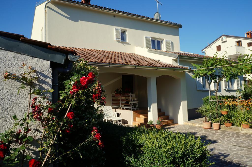 Studio And Apartment Nadia With Garden Porec Room photo