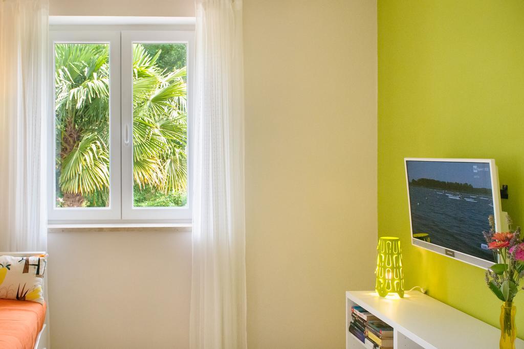 Studio And Apartment Nadia With Garden Porec Exterior photo
