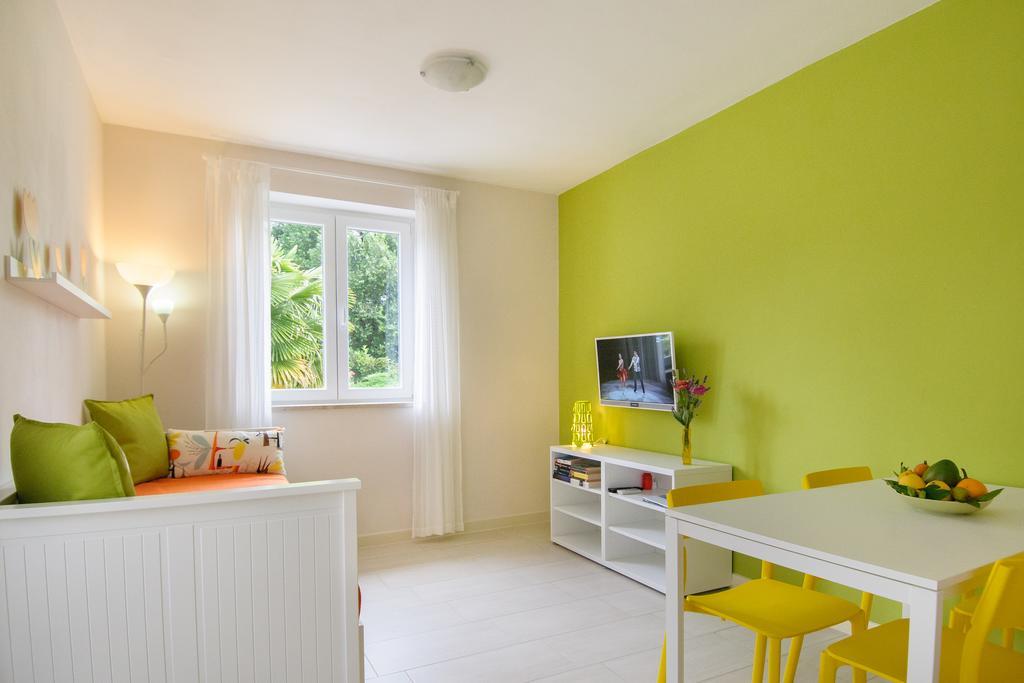Studio And Apartment Nadia With Garden Porec Exterior photo