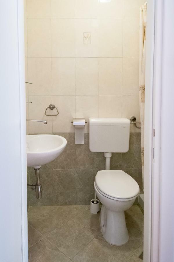 Studio And Apartment Nadia With Garden Porec Exterior photo